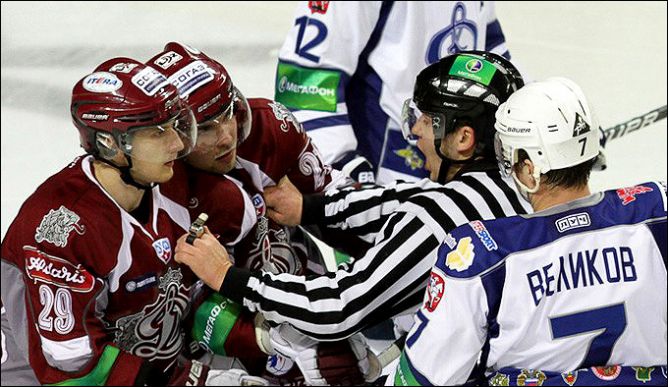 27 февраля 2011 года. Рига. Плей-офф КХЛ. 1/8 финала. «Динамо» Р — «Динамо» М — 2:1. 27 февраля 2011 года. Рига. Плей-офф КХЛ. 1/8 финала. «Динамо» Р — «Динамо» М — 2:1.