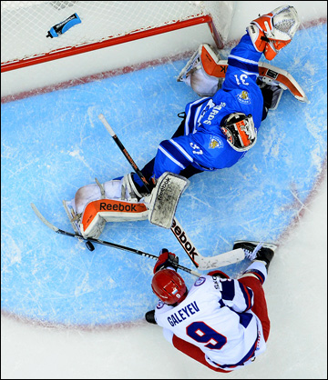 28 апреля 2013 года. Сочи. Чемпионат мира среди юниоров. Матч за 3 место. Россия – Финляндия – 1:2. Рузаль Галеев не реализует 100-процентый момент 28 апреля 2013 года. Сочи. Чемпионат мира среди юниоров. Матч за 3 место. Россия – Финляндия – 1:2. Рузаль Галеев не реализует 100-процентый момент