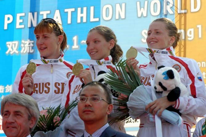 Екатерина Хураськина, Евдокия Гречишникова и Полина Стручкова — чемпионки мира-2010 Екатерина Хураськина, Евдокия Гречишникова и Полина Стручкова — чемпионки мира-2010