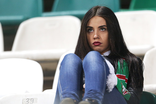 Болельщица «Локомотива» Болельщица «Локомотива»