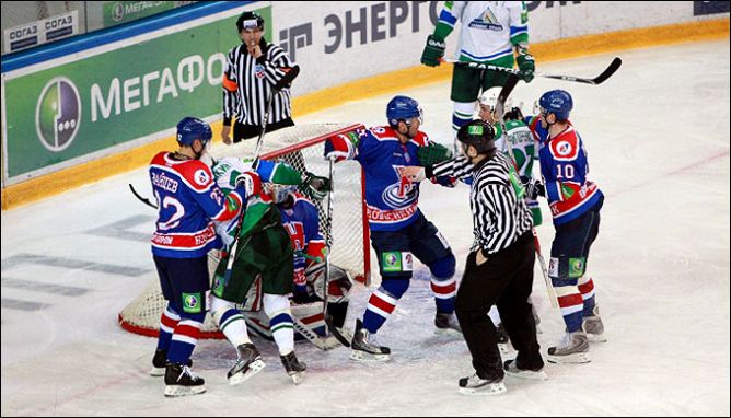 28 февраля 2011 года. Новосибирск. Плей-офф КХЛ. 1/8 финала. "Сибирь" — "Салават Юлаев" — 0:5. 28 февраля 2011 года. Новосибирск. Плей-офф КХЛ. 1/8 финала. "Сибирь" — "Салават Юлаев" — 0:5.