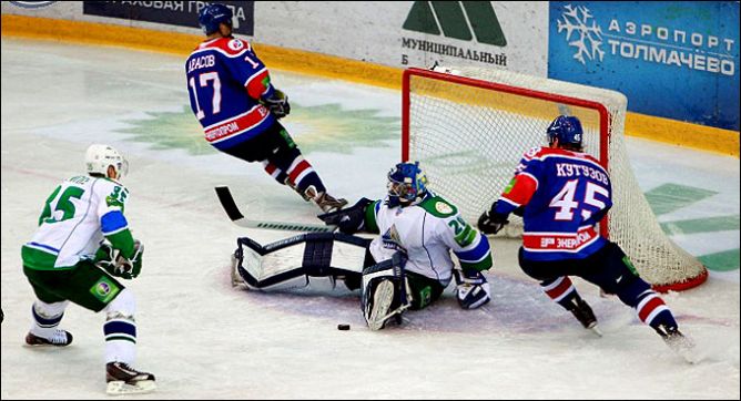 28 февраля 2011 года. Новосибирск. Плей-офф КХЛ. 1/8 финала. "Сибирь" — "Салават Юлаев" — 0:5. 28 февраля 2011 года. Новосибирск. Плей-офф КХЛ. 1/8 финала. "Сибирь" — "Салават Юлаев" — 0:5.