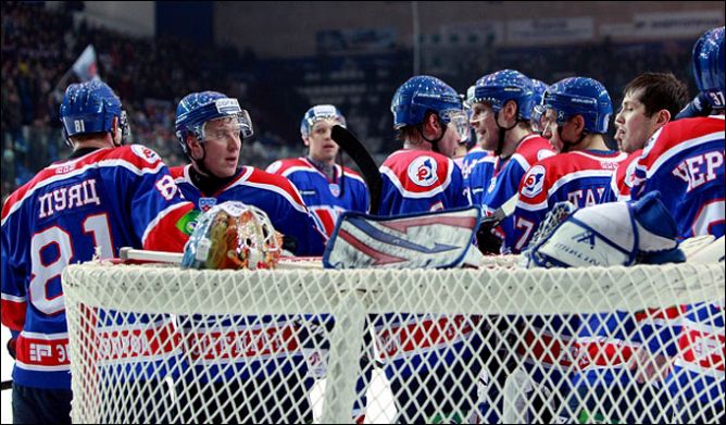 28 февраля 2011 года. Новосибирск. Плей-офф КХЛ. 1/8 финала. "Сибирь" — "Салават Юлаев" — 0:5. 28 февраля 2011 года. Новосибирск. Плей-офф КХЛ. 1/8 финала. "Сибирь" — "Салават Юлаев" — 0:5.