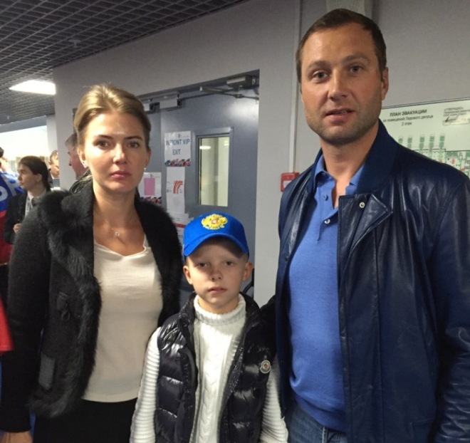 Алексей Морозов с семьёй Алексей Морозов с семьёй