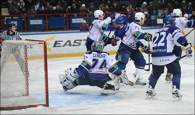 19 января 2012 года. Орск. Регулярный чемпионат КХЛ. "Южный Урал" — ХК "Саров" — 4:1 19 января 2012 года. Орск. Регулярный чемпионат КХЛ. "Южный Урал" — ХК "Саров" — 4:1