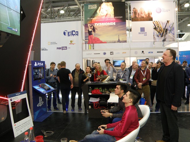 Киберспорт олимпийские. Шоу матч стендов. Ведущие телеканала гейм шоу.