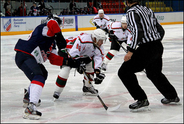 15 сентября 2013 года. Красноярск. Регулярный чемпионат ВХЛ. "Сокол" — "Нефтяник" — 1:2 15 сентября 2013 года. Красноярск. Регулярный чемпионат ВХЛ. "Сокол" — "Нефтяник" — 1:2