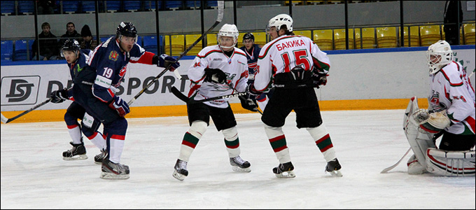 15 сентября 2013 года. Красноярск. Регулярный чемпионат ВХЛ. "Сокол" — "Нефтяник" — 1:2 15 сентября 2013 года. Красноярск. Регулярный чемпионат ВХЛ. "Сокол" — "Нефтяник" — 1:2