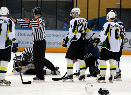14 февраля 2014 года. Красноярск. Регулярный чемпионат ВХЛ. "Сокол" — "Титан" — 3:2 14 февраля 2014 года. Красноярск. Регулярный чемпионат ВХЛ. "Сокол" — "Титан" — 3:2