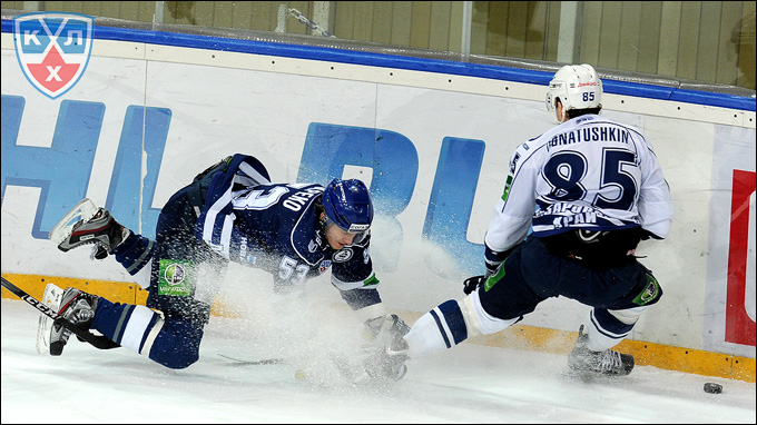 2 февраля 2012 года. Лужники. Регулярный чемпионат КХЛ. "Динамо" (Москва) — "Амур" — 3:2 2 февраля 2012 года. Лужники. Регулярный чемпионат КХЛ. "Динамо" (Москва) — "Амур" — 3:2