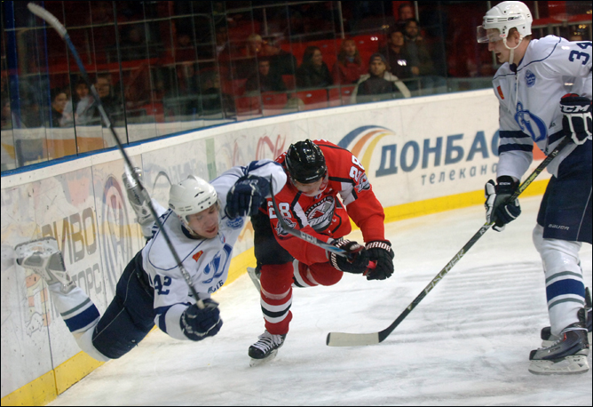 18 октября 2011 года. Донецк. Регулярный чемпионат ВХЛ. "Донбасс" — "Динамо" — 0:2 18 октября 2011 года. Донецк. Регулярный чемпионат ВХЛ. "Донбасс" — "Динамо" — 0:2