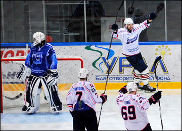 26 ноября 2013 года. Рязань. Регулярный чемпионат ВХЛ. ХК "Рязань" — "Кристалл" — 6:2 26 ноября 2013 года. Рязань. Регулярный чемпионат ВХЛ. ХК "Рязань" — "Кристалл" — 6:2