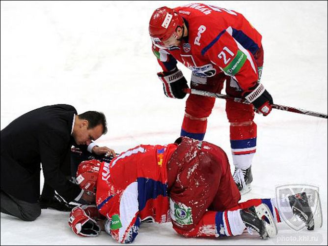 4 марта 2011 года. Ярославль. Плей-офф КХЛ. 1/8 финала. "Локомотив" — "Динамо" Мн — 6:1. 4 марта 2011 года. Ярославль. Плей-офф КХЛ. 1/8 финала. "Локомотив" — "Динамо" Мн — 6:1.