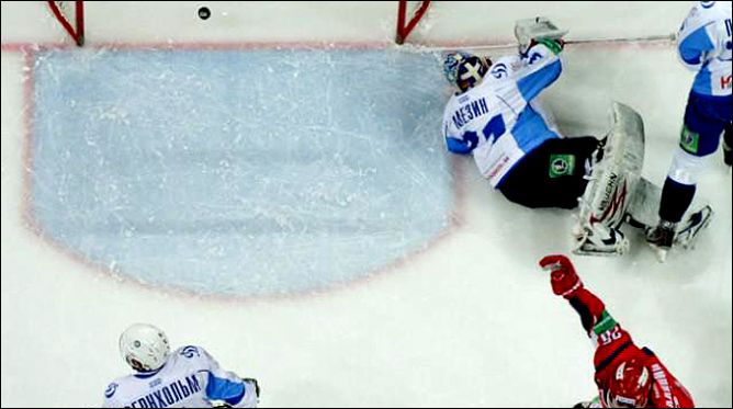 4 марта 2011 года. Ярославль. Плей-офф КХЛ. 1/8 финала. "Локомотив" — "Динамо" Мн — 6:1. 4 марта 2011 года. Ярославль. Плей-офф КХЛ. 1/8 финала. "Локомотив" — "Динамо" Мн — 6:1.