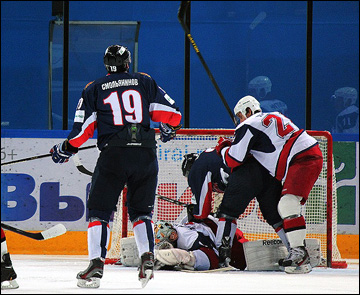 28 октября 2013 года. Красноярск. Регулярный чемпионат ВХЛ. "Сокол" — "Ижсталь" — 1:0 28 октября 2013 года. Красноярск. Регулярный чемпионат ВХЛ. "Сокол" — "Ижсталь" — 1:0