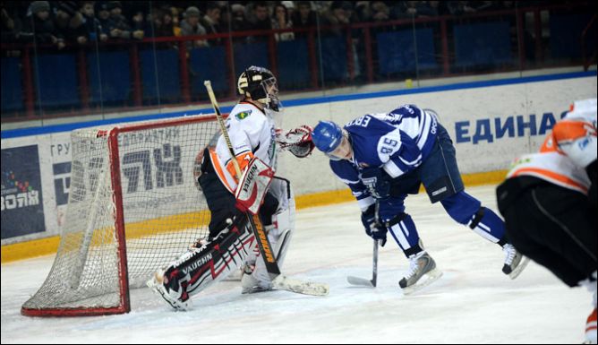 6 марта 2011 года. Орск. Плей-офф ВХЛ. 1/8 финала. "Южный Урал" — "Ермак" — 4:1. 6 марта 2011 года. Орск. Плей-офф ВХЛ. 1/8 финала. "Южный Урал" — "Ермак" — 4:1.