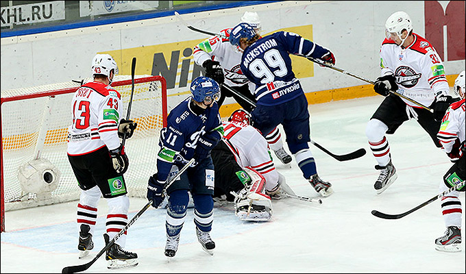 31 октября 2012 года. Лужники. Регулярный чемпионат КХЛ. "Динамо" М — "Донбасс" — 4:2 31 октября 2012 года. Лужники. Регулярный чемпионат КХЛ. "Динамо" М — "Донбасс" — 4:2