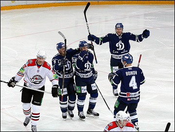 31 октября 2012 года. Лужники. Регулярный чемпионат КХЛ. "Динамо" М — "Донбасс" — 4:2 31 октября 2012 года. Лужники. Регулярный чемпионат КХЛ. "Динамо" М — "Донбасс" — 4:2
