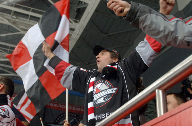 26 ноября 2011 года. Донецк. Континентальный Кубок ИИХФ. Полуфинальный этап. 26 ноября 2011 года. Донецк. Континентальный Кубок ИИХФ. Полуфинальный этап.