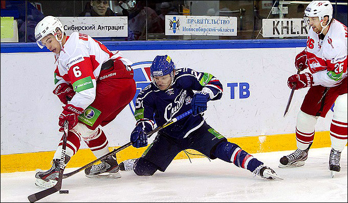 26 января 2013 года. Новосибирск. Регулярный чемпионат КХЛ. "Сибирь" — "Спартак" — 1:2 (ОТ) 26 января 2013 года. Новосибирск. Регулярный чемпионат КХЛ. "Сибирь" — "Спартак" — 1:2 (ОТ)