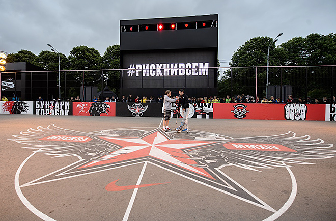 На «коробке Nike Football» идет финальная стадия соревнований под названием «Победитель остаётся» На «коробке Nike Football» идет финальная стадия соревнований под названием «Победитель остаётся»