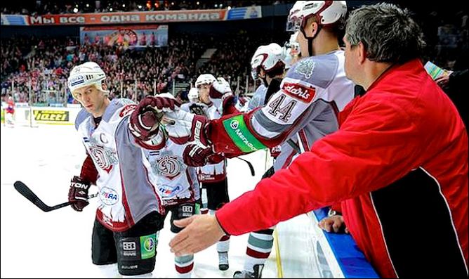 8 марта 2011 года. Ярославль. Плей-офф КХЛ. 1/4 финала. "Локомотив" — "Динамо" Р — 4:2. 8 марта 2011 года. Ярославль. Плей-офф КХЛ. 1/4 финала. "Локомотив" — "Динамо" Р — 4:2.