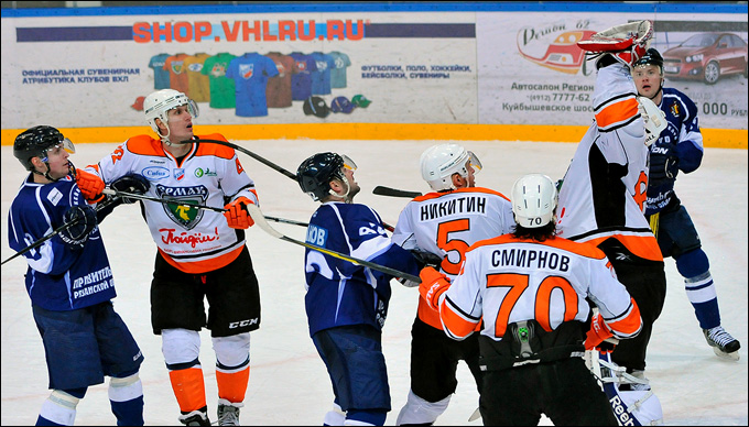 21 февраля 2013 года. Рязань. Регулярный чемпионат ВХЛ. ХК "Рязань" — "Ермак" — 4:3 (ОТ) 21 февраля 2013 года. Рязань. Регулярный чемпионат ВХЛ. ХК "Рязань" — "Ермак" — 4:3 (ОТ)