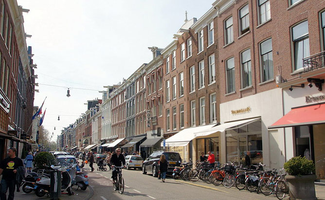 Pieter Corneliszoon Hooftstraat — главная торговая улица города Pieter Corneliszoon Hooftstraat — главная торговая улица города