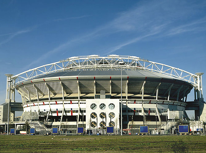 Красавица Амстердама — местная "АренА" Красавица Амстердама — местная "АренА"