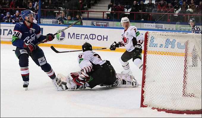 17 февраля 2012 года. Новосибирск. Регулярный чемпионат КХЛ. "Сибирь" — "Авангард" — 1:4 17 февраля 2012 года. Новосибирск. Регулярный чемпионат КХЛ. "Сибирь" — "Авангард" — 1:4