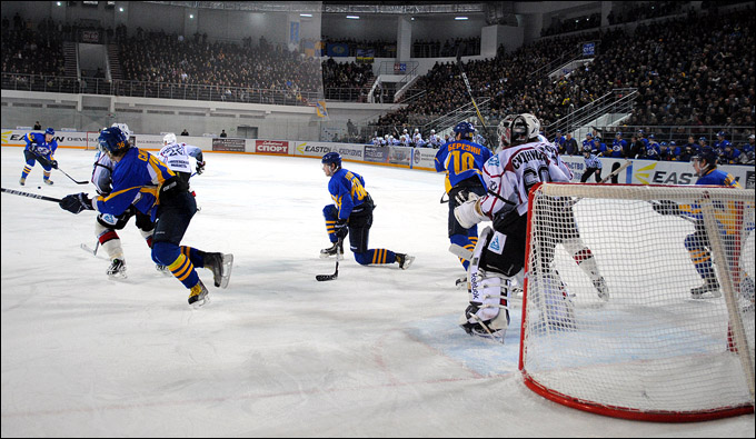 11 апреля 2012 года. Пенза. Плей-офф чемпионата ВХЛ. 1/2 финала. "Дизель" — "Рубин" — 2:5 11 апреля 2012 года. Пенза. Плей-офф чемпионата ВХЛ. 1/2 финала. "Дизель" — "Рубин" — 2:5