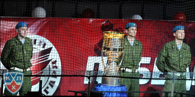 13 апреля 2012 года. Омск. Плей-офф чемпионата КХЛ. Финал. "Авангард" — "Динамо" (Москва) — 2:1 13 апреля 2012 года. Омск. Плей-офф чемпионата КХЛ. Финал. "Авангард" — "Динамо" (Москва) — 2:1