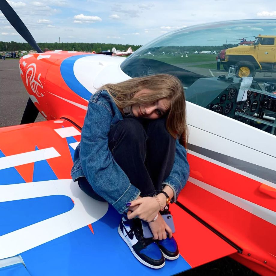Есения Степанова на авиашоу Есения Степанова на авиашоу