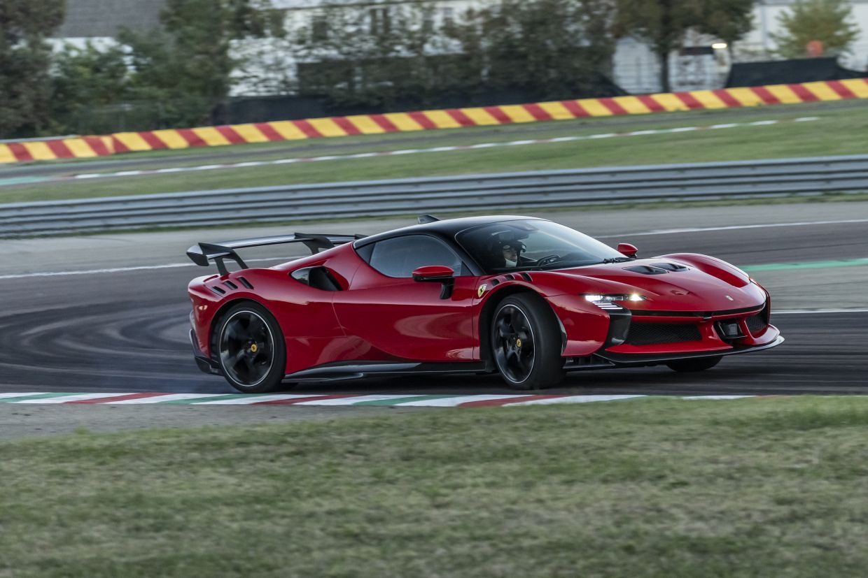 Ferrari SF90 XX Stradale поставила рекорд трассы «Фьорано» для дорожных  машин - Чемпионат