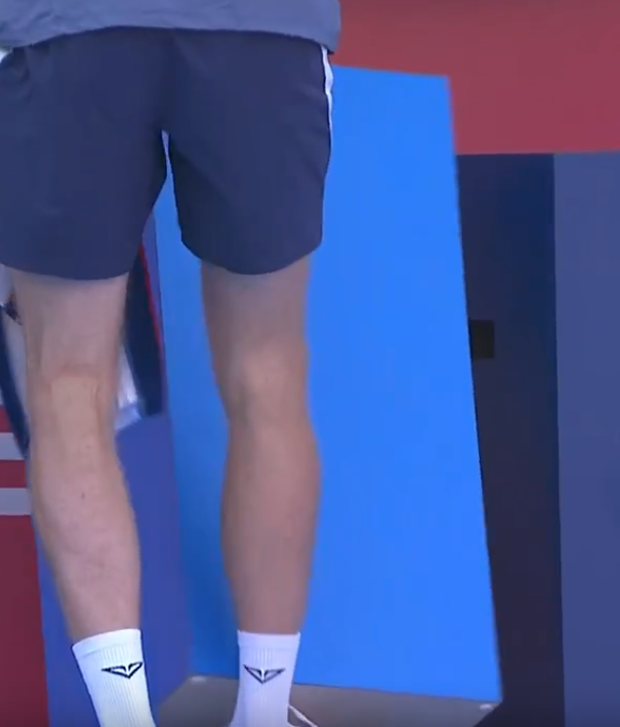 Андрей Рублёв пнул ящик для полотенец