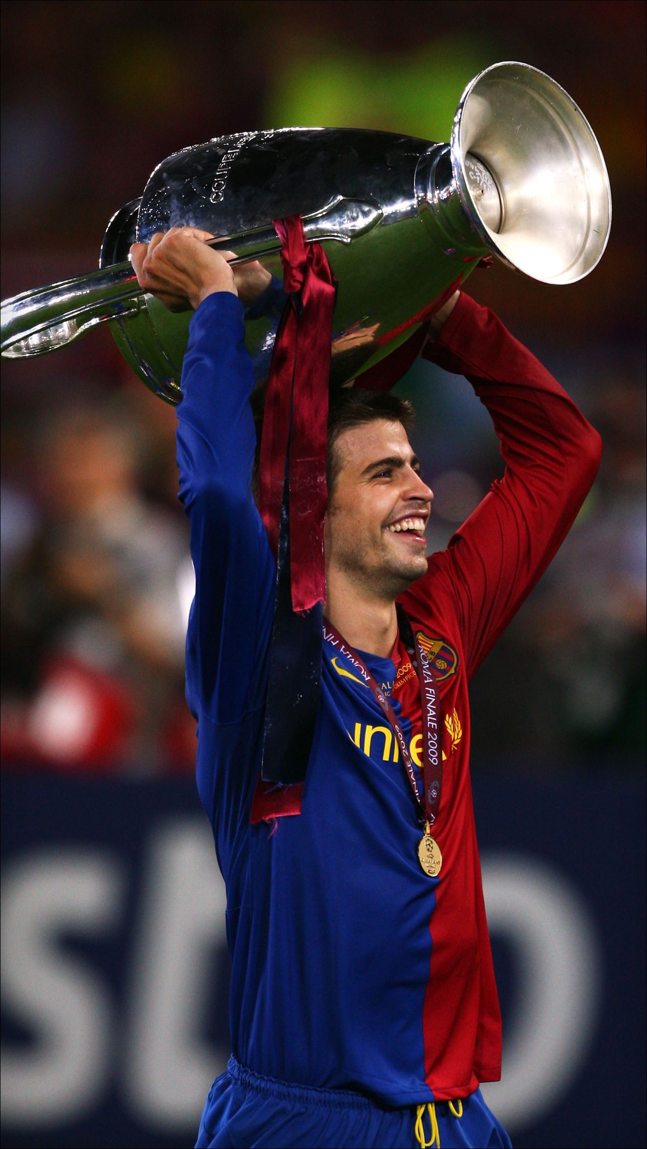 До этого сине-гранатовые выиграли чемпионат, Кубок и Суперкубок Испании. Также «Барселона» обыграла в финале Лиги чемпионов «Манчестер Юнайтед» (2:0) и в Суперкубке Европы «Шахтёр» (1:0). 