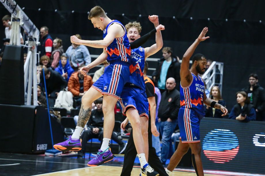 Глеб Фирсов, Лев Свинин и Микаэль Хопкинс