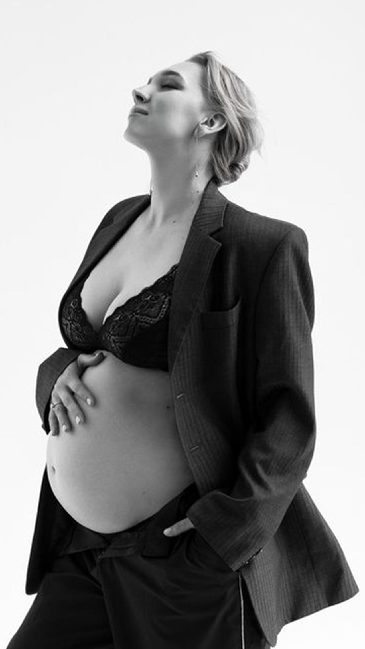 Нет никаких сомнений, что Веснина очень рада. Ещё в марте она трогательно объявила о второй беременности. «Счастье, которое греет изнутри. Скоро стану мамой двоих», — говорила Елена, и вот это случилось.