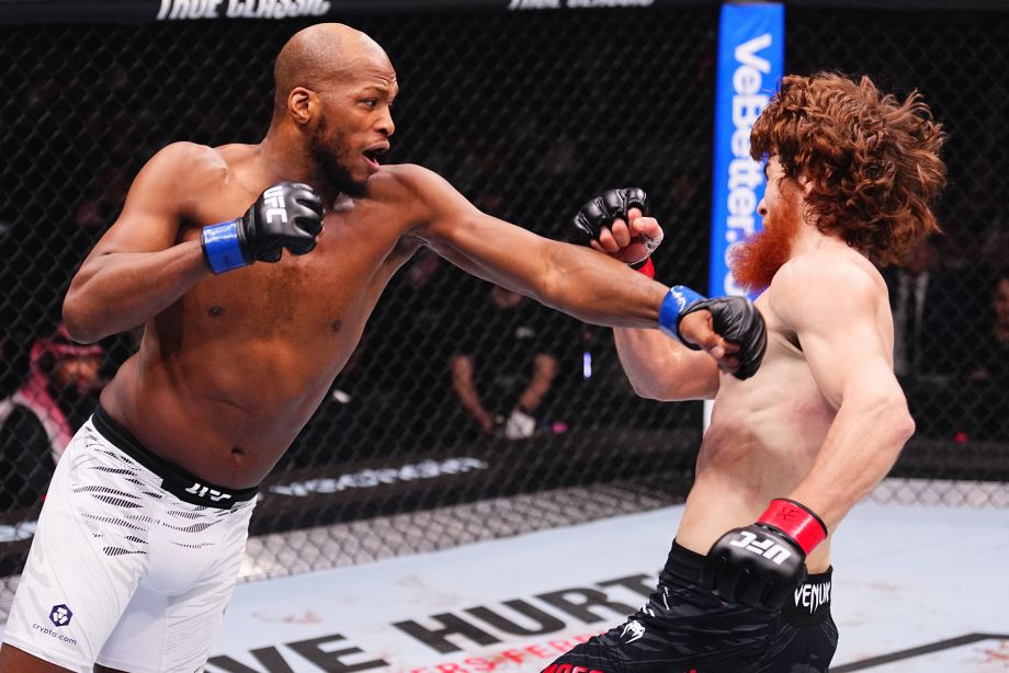 Бой Майкл Пейдж — Шара Буллет