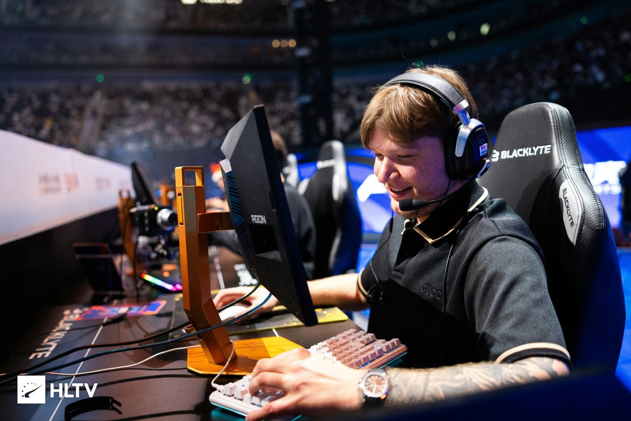 Симпл, как и FaZe, сыграл в финальный день на последнем мэйджоре в Шанхае — правда, только как участник шоу-матча