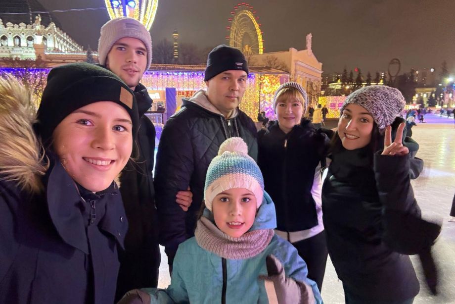 Анастасия Захарова с семьёй