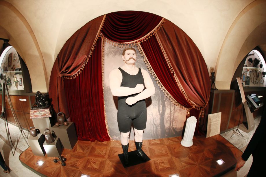 Фигура Ивана Поддубного в музее Ейска