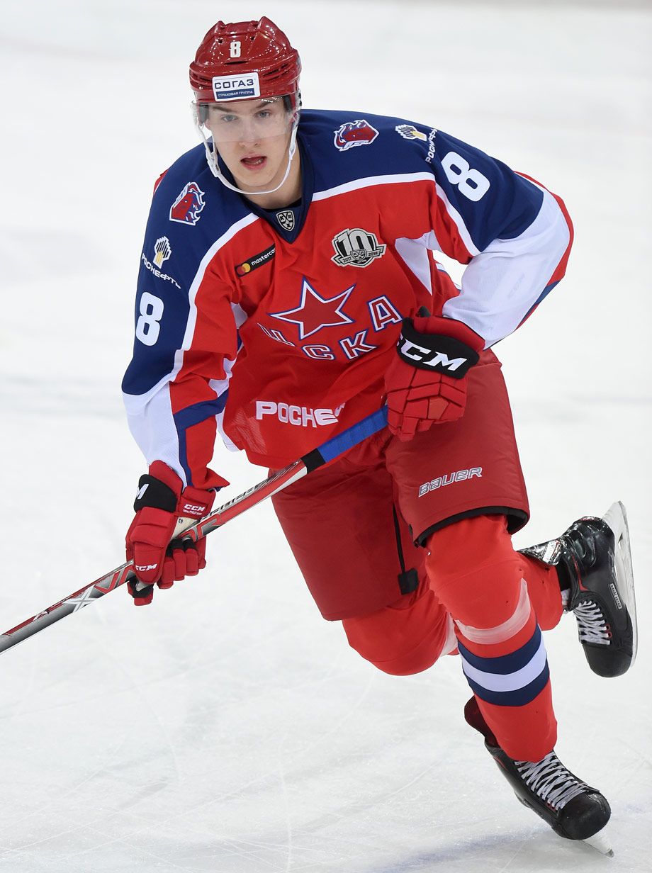 Никита Попугаев вернулся в хоккей – год назад он скандально завершил карьеру и сжёг свою форму
