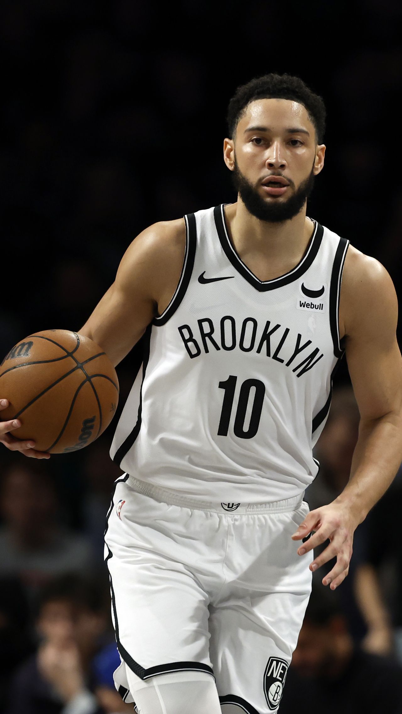 Разыгрывающий «Бруклина» Бен Симмонс выступает в НБА с сезона-2017/2018 — начал он в составе «Филадельфии», которая выбрала его на драфте-2016 под общим первым номером.