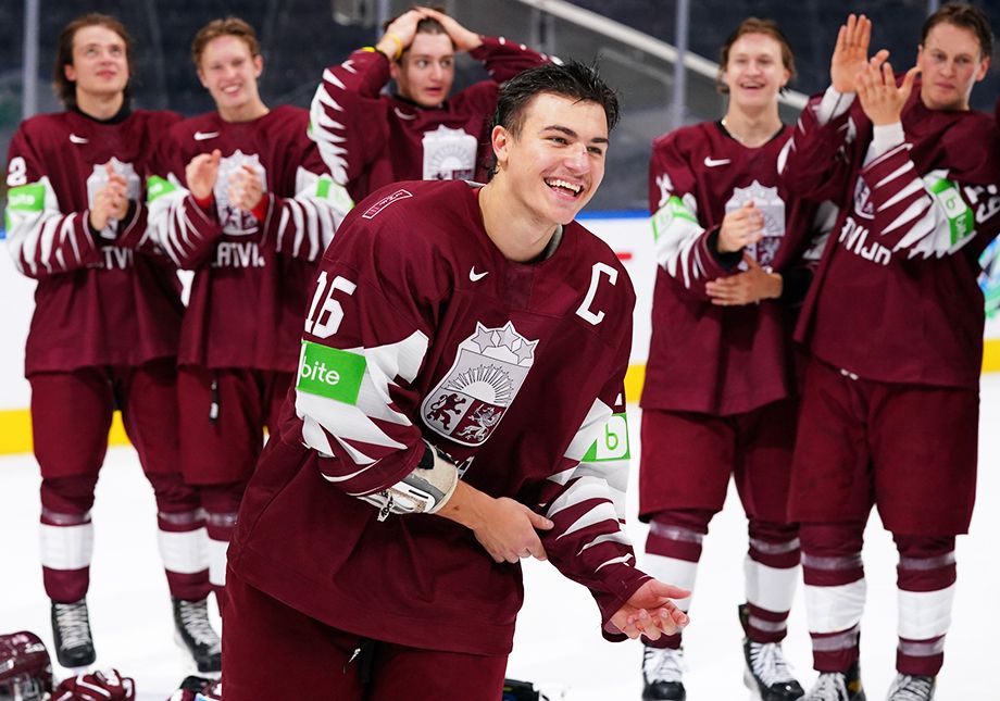 Что происходит на МЧМ-2022 по хоккею: Латвия играет вместо России и сенсационно вышла в четвертьфинал, обыграв Чехию