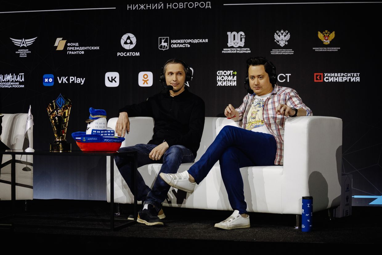 gL1de был официальным комментатором SC2 на Esports World Cup 2024