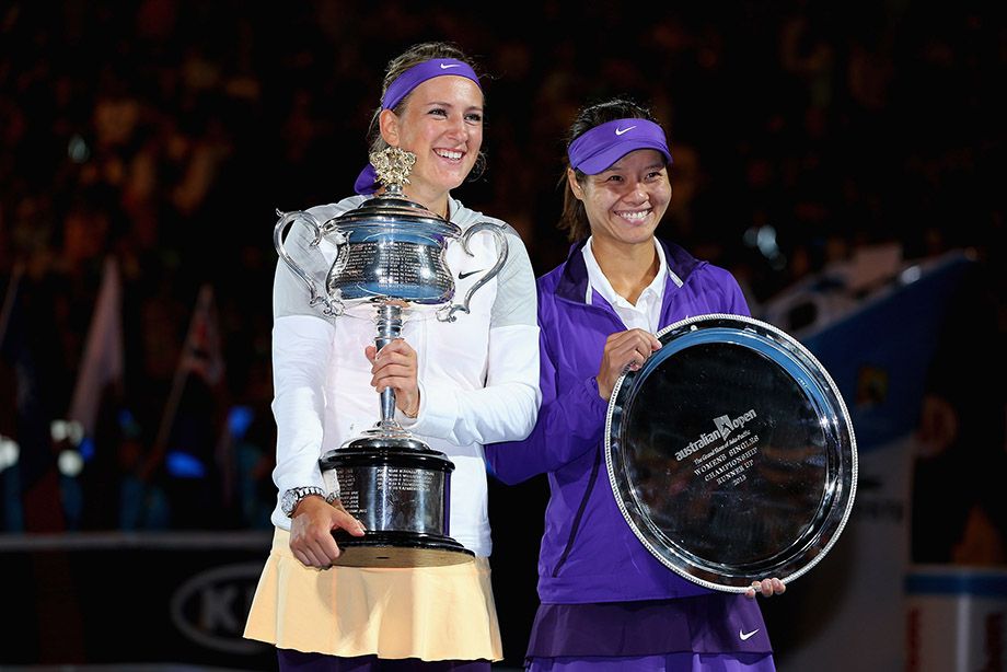Виктория Азаренко и Ли На после финала Australian Open — 2013 Виктория Азаренко и Ли На после финала Australian Open — 2013