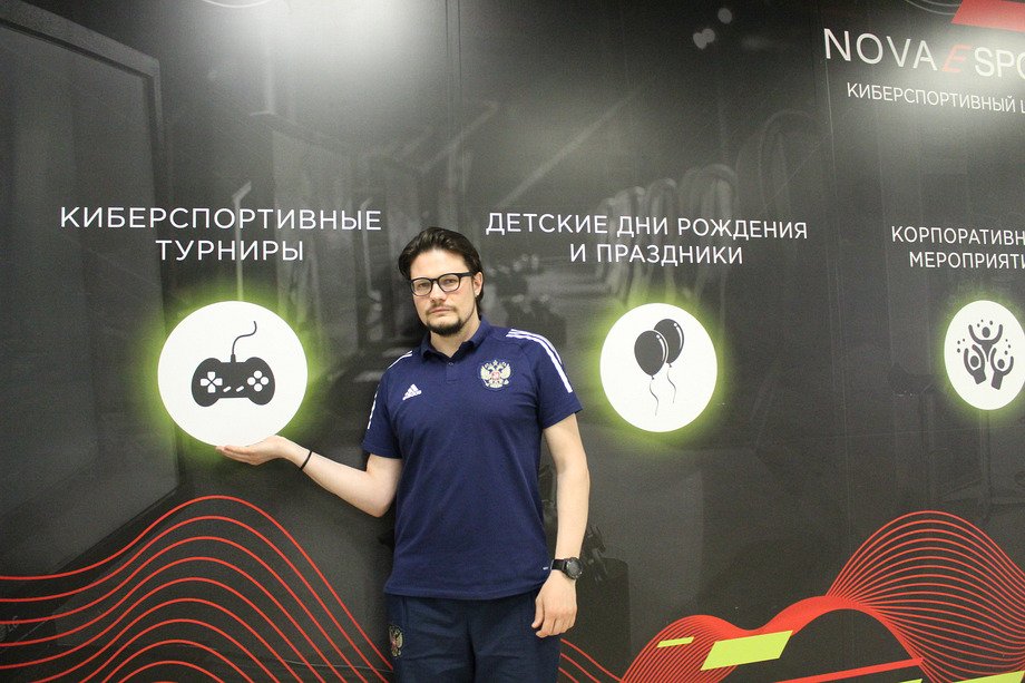 Менеджер Сборной России по FIFA — Андрей Катырин Менеджер Сборной России по FIFA — Андрей Катырин