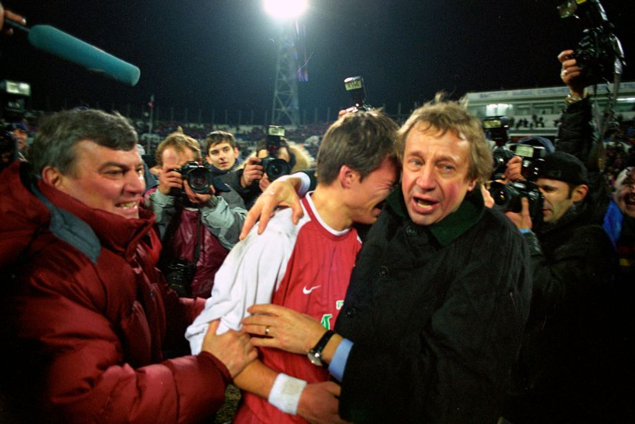 Дмитрий Лоськов и Юрий Сёмин после «золотого» матча 2002 года Дмитрий Лоськов и Юрий Сёмин после «золотого» матча 2002 года