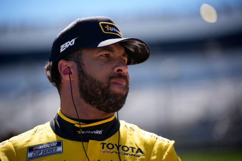 NASCAR Cup Series: пилот Майкла Джордана и 23XI Бубба Уоллас выбил Карсона Хосевара в Мартинсвилле NASCAR Cup Series: пилот Майкла Джордана и 23XI Бубба Уоллас выбил Карсона Хосевара в Мартинсвилле